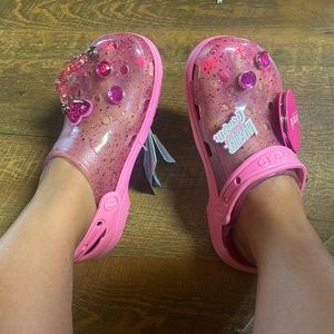 Crocs x Benefit size 8 W, 6 M